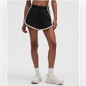 lululemon athletica Scuba Mid-Rise Oversized Short 3”